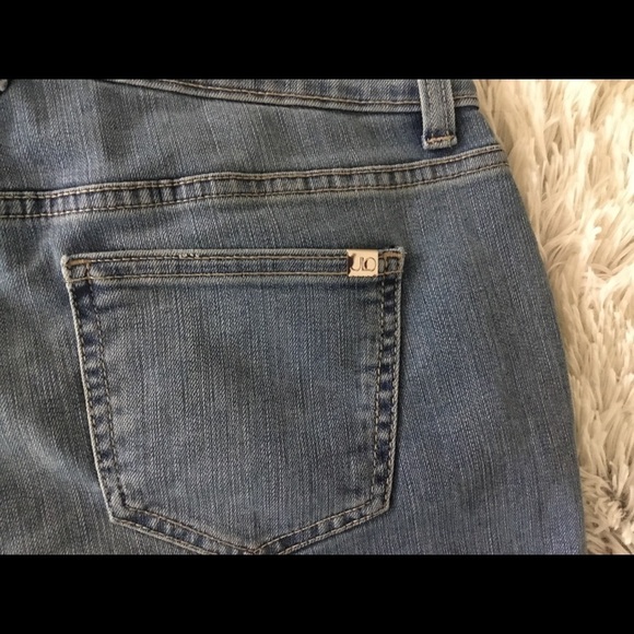 Jennifer Lopez light wash size 2 stretch short - Picture 8 of 16